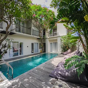 Hola Hotel Seminyak (Bali)